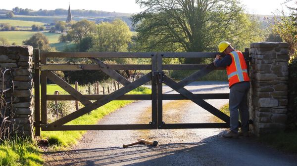 Top Tips for Successfully Installing Electric Gates in Kent